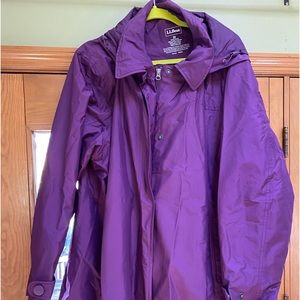 Woman’s plus size 3x LLBean raincoat in Mauve/Wine color